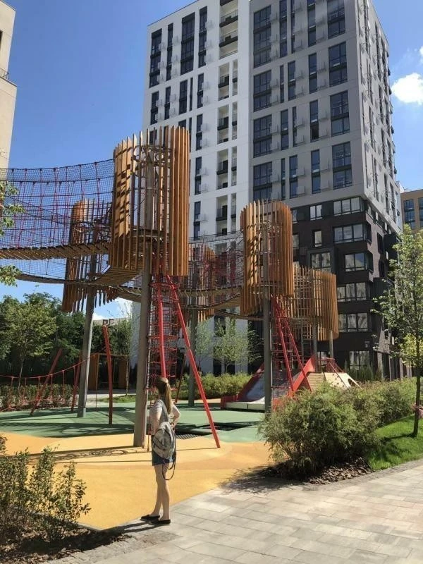 Продаж 1-кімнатної квартири 37.5 м², Салютна вул., 2