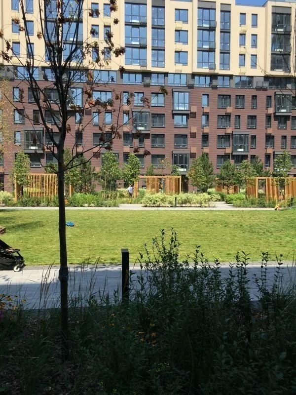 Продаж 1-кімнатної квартири 37.5 м², Салютна вул., 2
