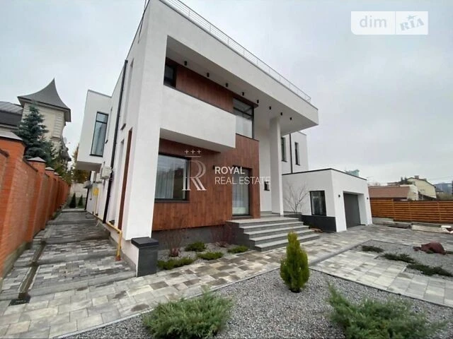 Довгострокова оренда будинку від посередника з верандою на п
