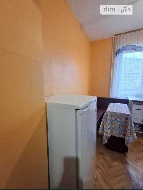 Продаж кімнати 26.8 кв. м на вул. Сержа Лифаря 18 • ID 34738