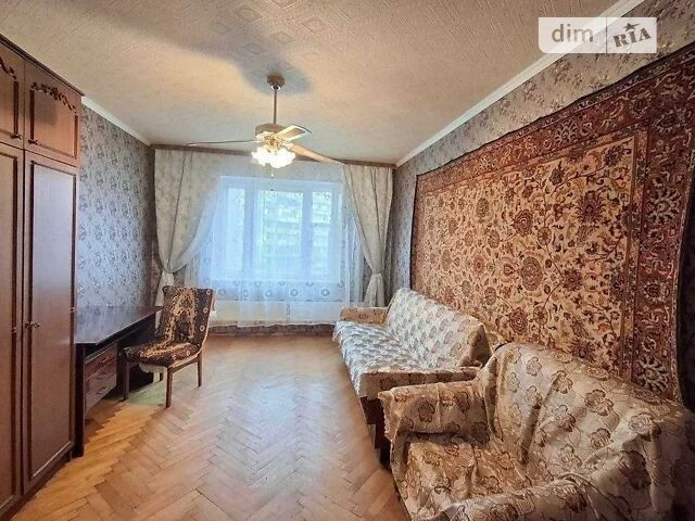 Продаж кімнати 26.8 кв. м на вул. Сержа Лифаря 18 • ID 34738