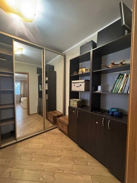 Продам 3-комнатную квартиру с ремонтом на Небесной Сотни