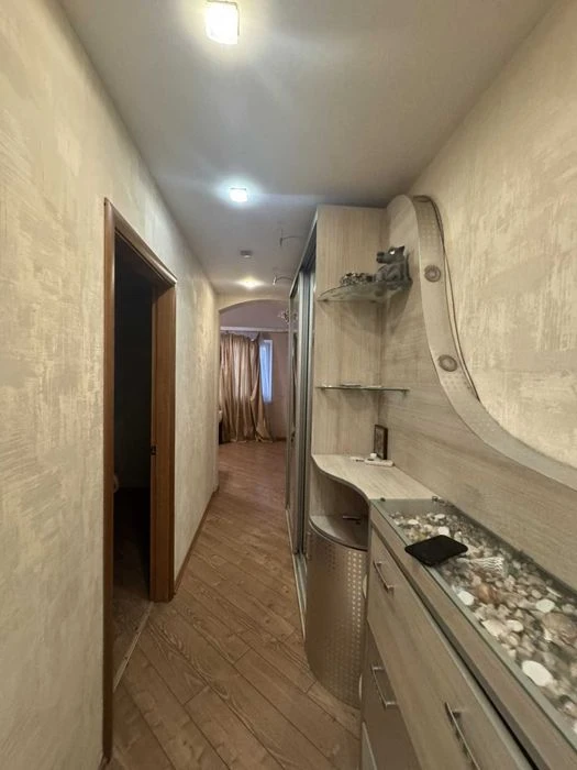 Продам 3-комнатную квартиру с ремонтом на Небесной Сотни