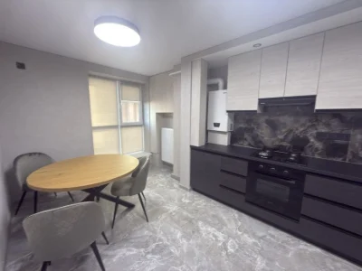 Продаж сучасної 2 кімнатної квартири .