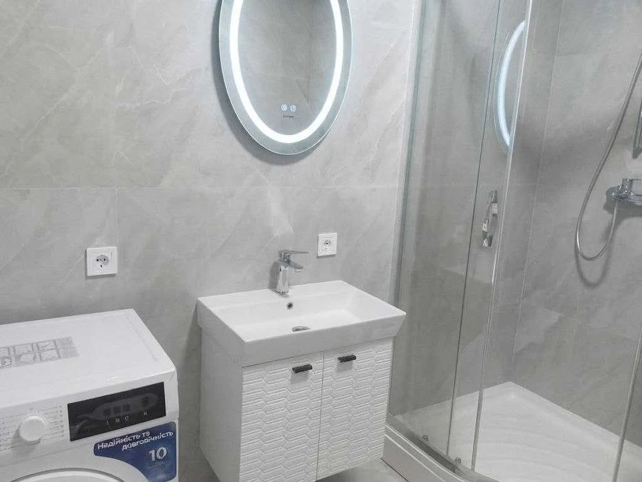 Нова ціна. 1 кімнатна з ремонтом в центрі - новобудова, авто