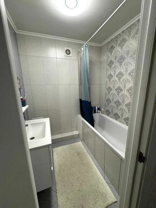 Продам 2-кімнатну квартиру в центрі Полтави