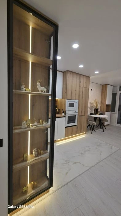 Продаж 2 кімнатної квартири з кухнею-вітальнею на Бамі