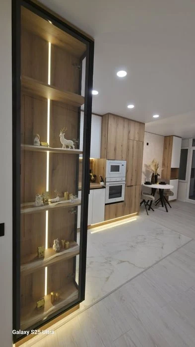 Продаж 2 кімнатної квартири з кухнею-вітальнею на Бамі