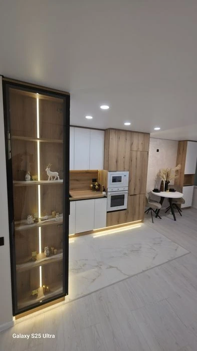 Продаж 2 кімнатної квартири з кухнею-вітальнею на Бамі
