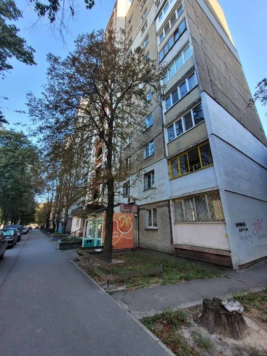 Продам  двокімнатну квартиру, Солом'янський р-н, Ратушного 4