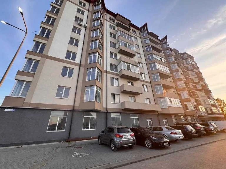 Простора 3 кім квартира, здана є всі комунікації