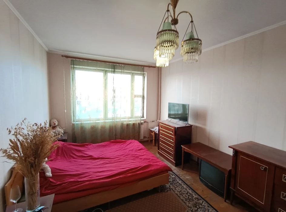 Продається 1-но кімнатна квартира на вул. Зодчих 44