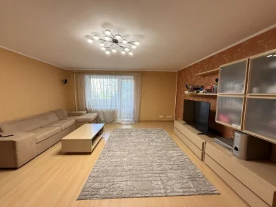 Продаж квартири по вулиці Київська, район Бам, 6 кімнат