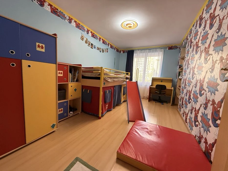 Продаж квартири по вулиці Київська, район Бам, 6 кімнат