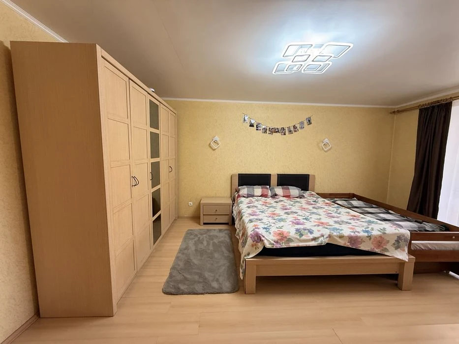 Продаж квартири по вулиці Київська, район Бам, 6 кімнат