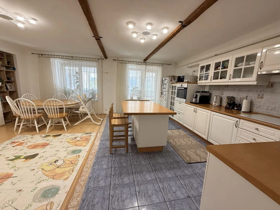 Продаж квартири по вулиці Київська, район Бам, 6 кімнат