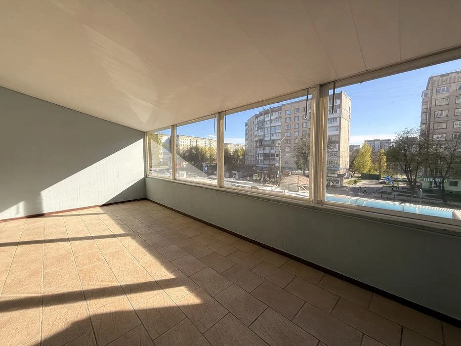 Продаж квартири по вулиці Київська, район Бам, 6 кімнат
