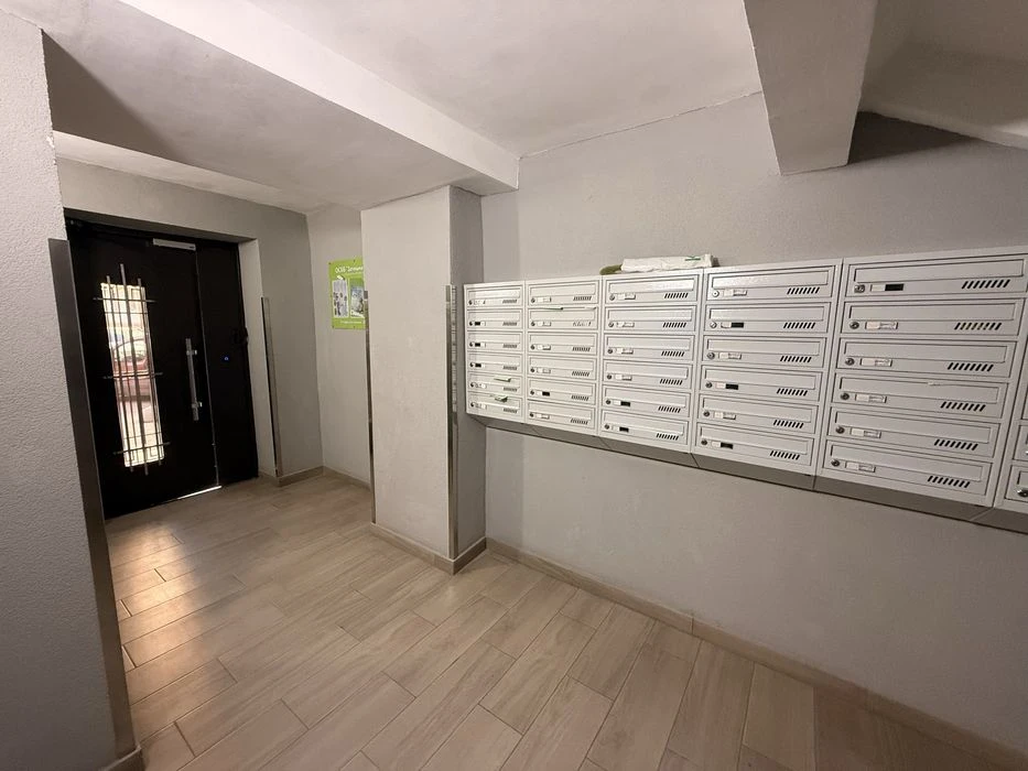 Продаж квартири по вулиці Київська, район Бам, 6 кімнат