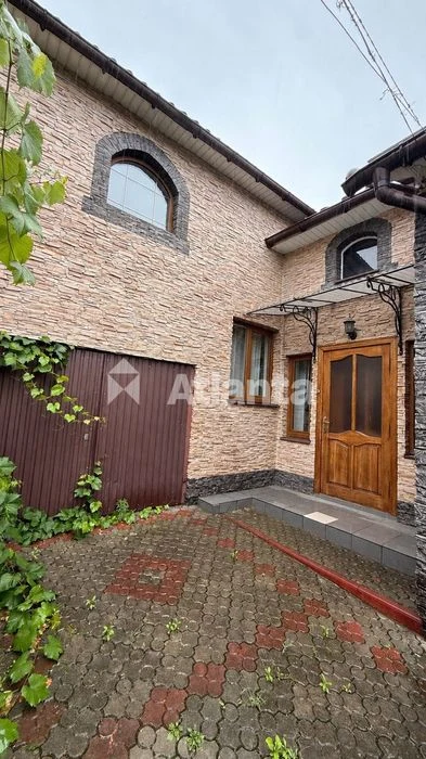 Будинок 138 кв з двома гаражами