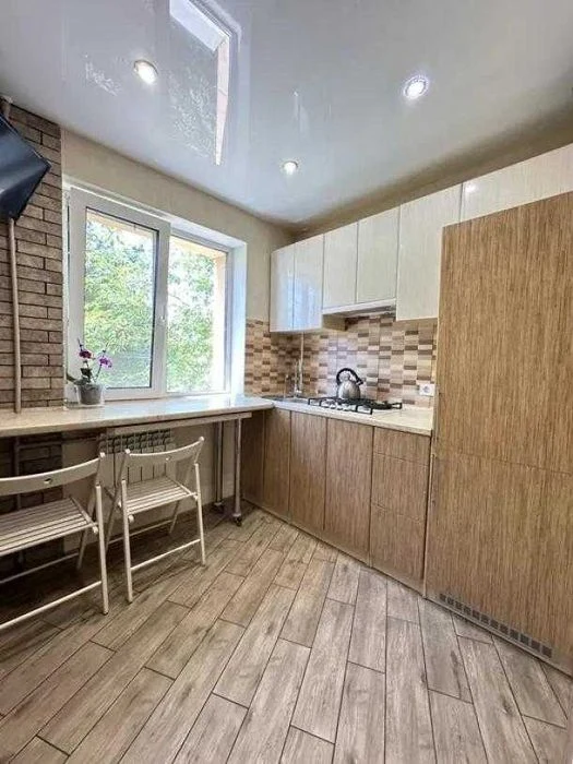 Продам 2 ком.кв. с ремонтом на Новых домах.