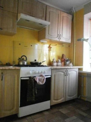 Продам 2-кім.Дворець Спорту