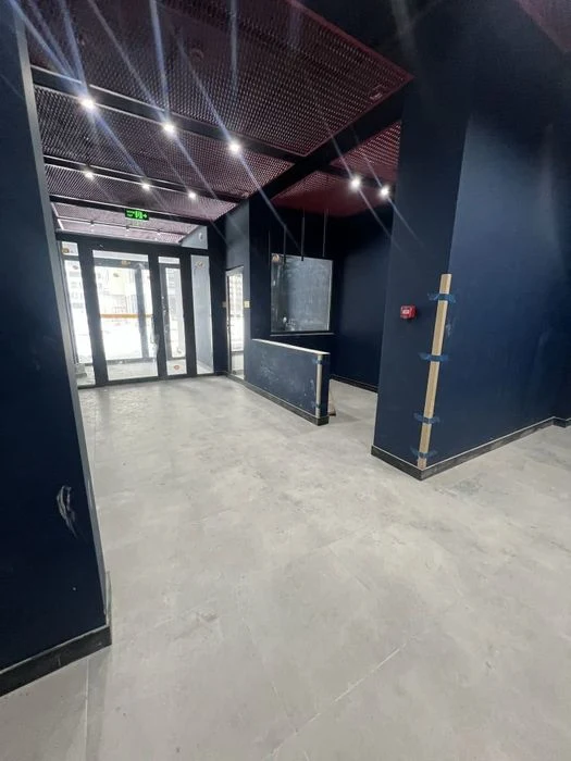 Продам 3к квартиру в Києві біля ТРЦ Ретровіль!