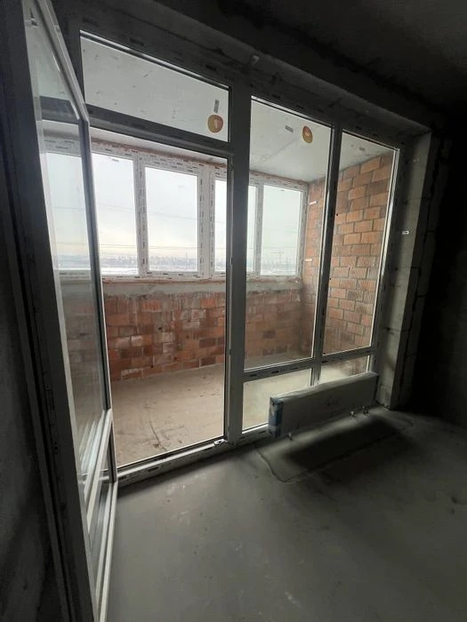 Продам 3к квартиру в Києві біля ТРЦ Ретровіль!