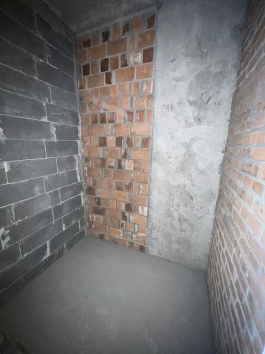 Продам 3к квартиру в Києві біля ТРЦ Ретровіль!
