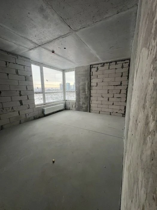 Продам 3к квартиру в Києві біля ТРЦ Ретровіль!