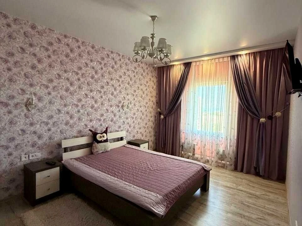 Квартира. Одеса, Середньофонтанська вул.