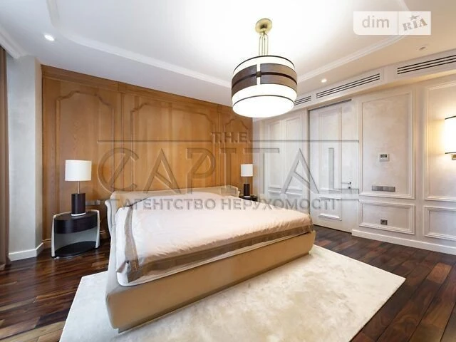 Продаж 4к квартири 213 кв. м на вул. Коновальця Євгена 26А •