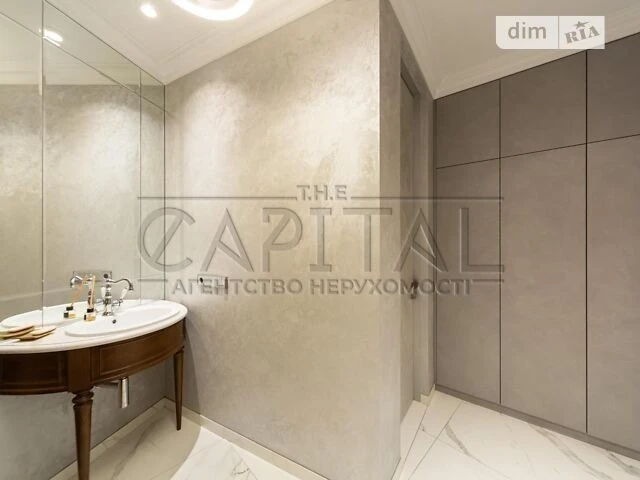 Продаж 4к квартири 213 кв. м на вул. Коновальця Євгена 26А •