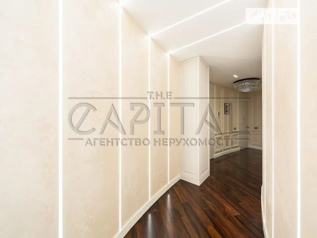 Продаж 4к квартири 213 кв. м на вул. Коновальця Євгена 26А •