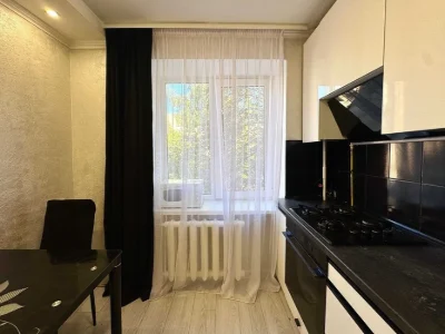 Продам двокімнатну квартиру з ремонтом сертифікат
