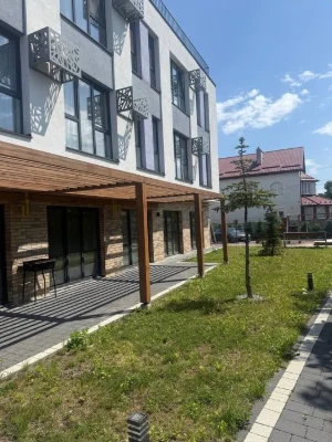 Продаж 2 кімнатної квартири з власним патіо ЖК Інжир вул Брю
