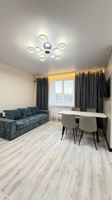 Продам просторную двухкомнатную квартиру с кухней-гостиной в