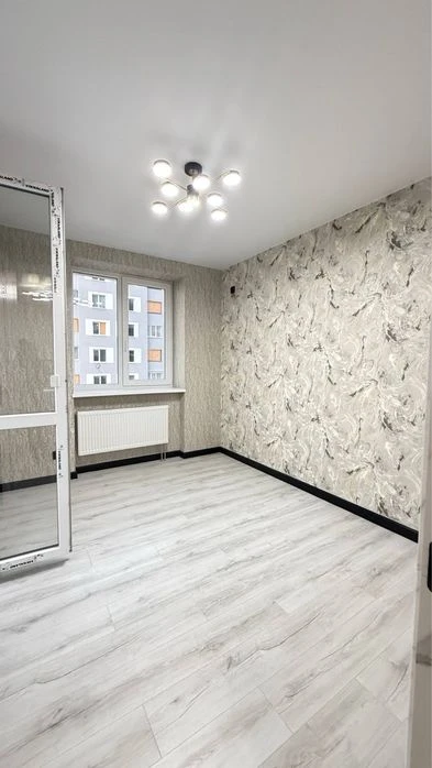 Продам просторную двухкомнатную квартиру с кухней-гостиной в