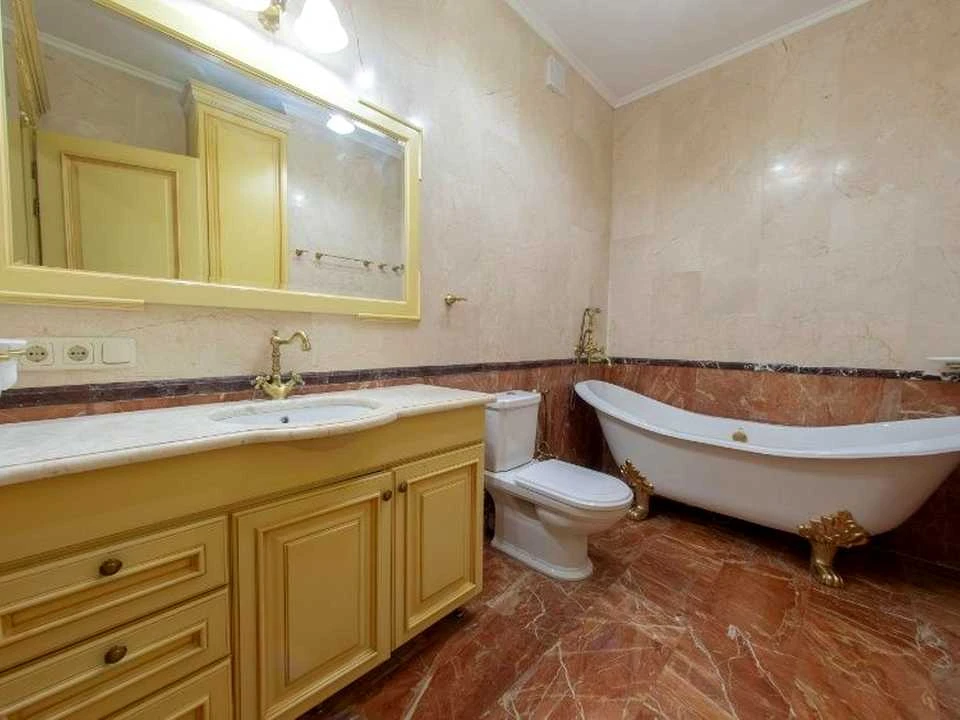Квартира. Київ, Євгена Коновальця вул. (Щорса)