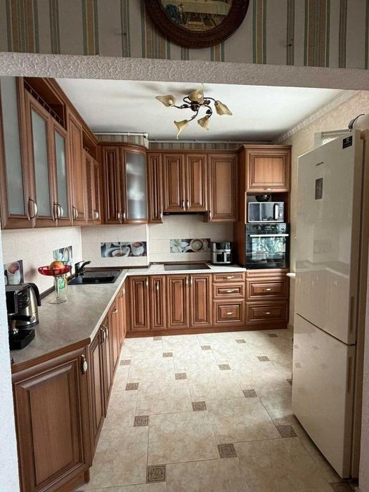Гарна 4-х кім.кв. 85.5м2 в самому центрі Котовського по вул.