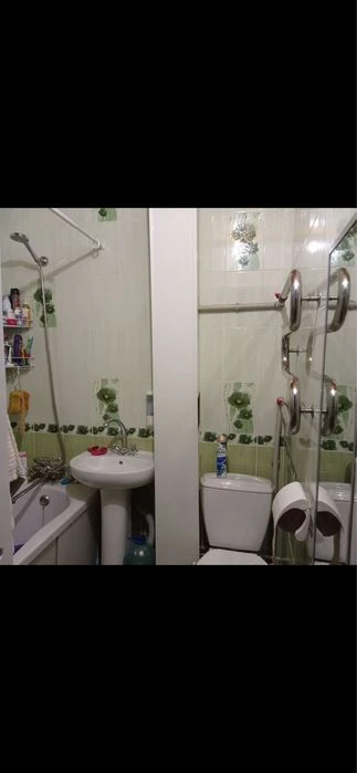 Продам 2 кімнатну квартиру в самому центрі  міста з кухнею 8