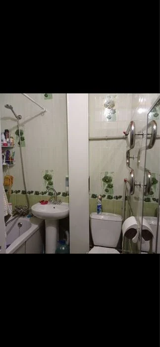 Продам 2 кімнатну квартиру в самому центрі  міста з кухнею 8