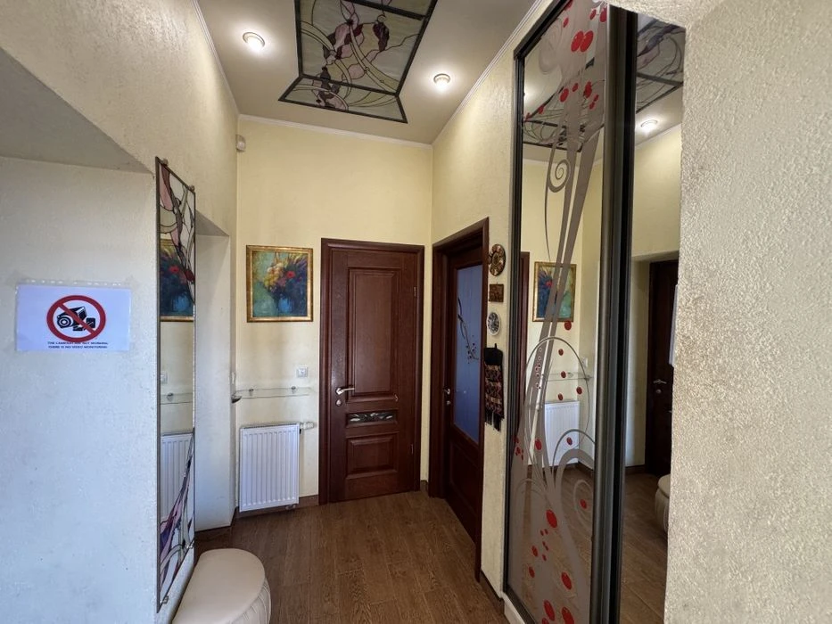 продам 5-ти кімнатну квартиру в центрі Львова