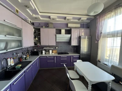 продам 5-ти кімнатну квартиру в центрі Львова