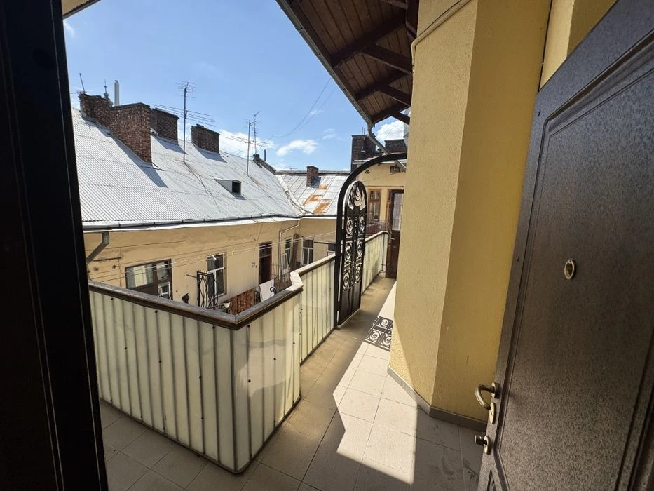 продам 5-ти кімнатну квартиру в центрі Львова