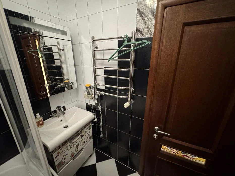 продам 5-ти кімнатну квартиру в центрі Львова