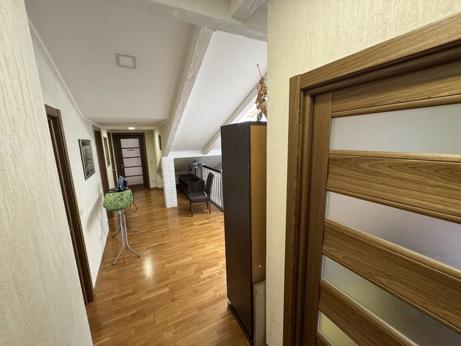 продам 5-ти кімнатну квартиру в центрі Львова