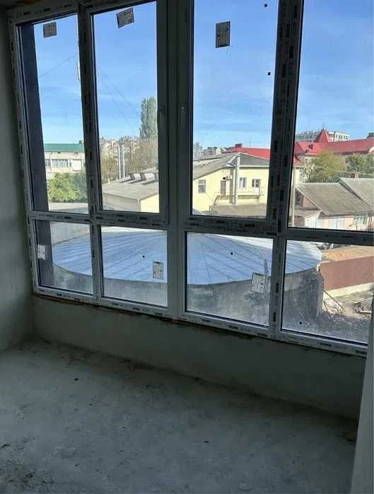 2 - кімнатна квартира біля Озера!