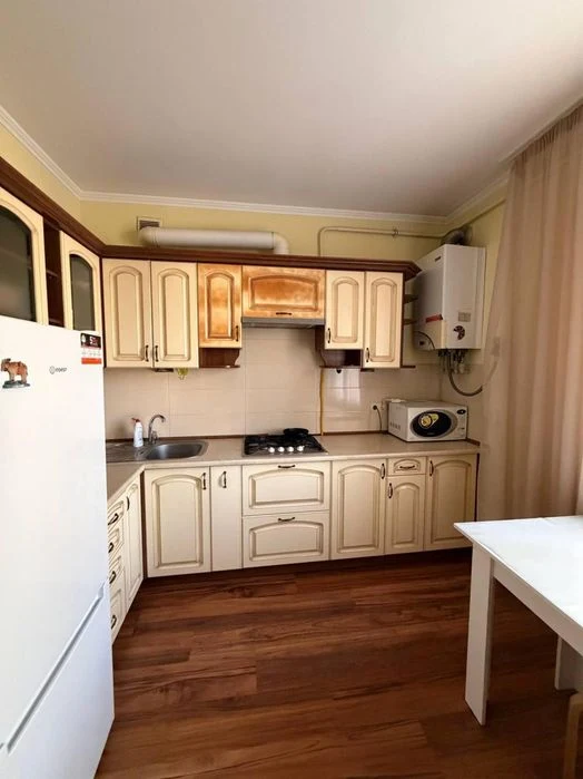 Простора 1-кімнатна квартира в центрі міста