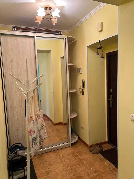 Простора 1-кімнатна квартира в центрі міста