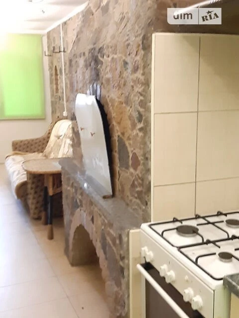 Довгострокова оренда частини будинку від посередника на вул.